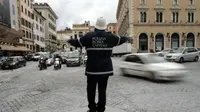Naples jadi kota ketiga di Italia setelah Milan dan Roma melarang mobil melintasi jalanan pada jam-jam tertentu.