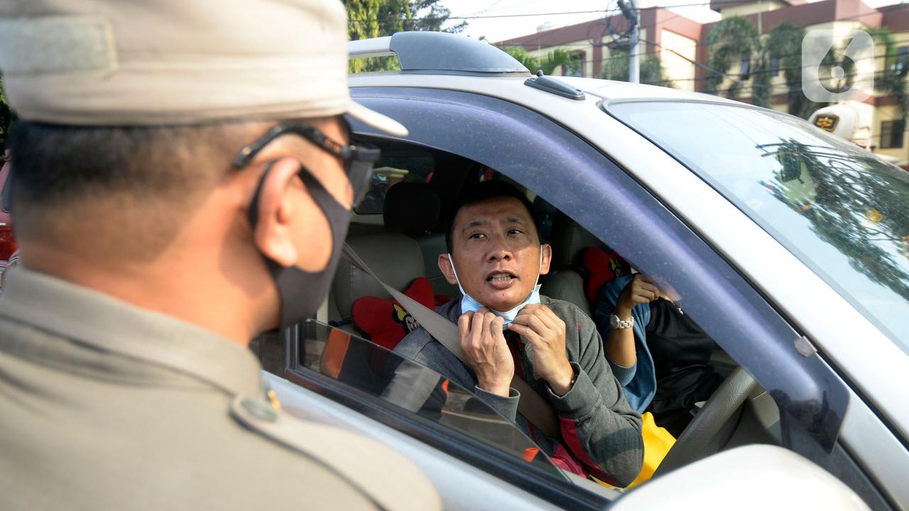 Suasana Operasi Yustisi Protokol Covid-19 Saat PSBB Jakarta