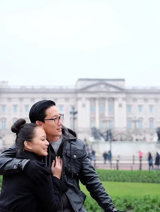 Sekedar informasi, setelah resmi menikah pada tahun 2019 silam, Yuanita Christiani sudah jarang terlihat lagi di layar kaca dan film. Selama ini, pemeran Karen dalam film Crush itu lebih banyak sebagai presenter di berbagai stasiun televisi. Kehidupannya juga jarang tersorot. Ia fokus dengan keluarganya.  [Instagram/yuanitachrist]