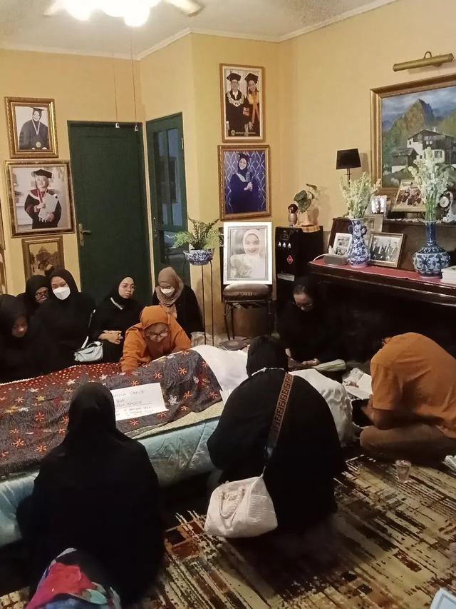 Rumah duka Marissa Haque. (Instagram/ bellafawzi_)