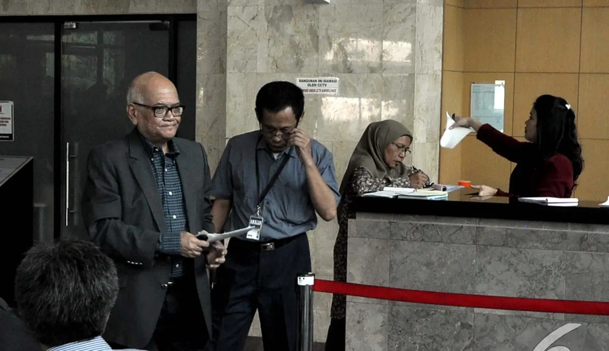 Dorodjatun Kuntjoro-Jakti (kiri) adalah menteri pada Kabinet Gotong Royong 2001-2004, Jakarta, Senin (10/11/2014)(Liputan6.com/Miftahul Hayat)