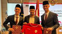 Fardy Bachdim bersama dua penggawa Timnas Indonesia, Eliano Reijnders dan Mees Hilgers. (Instagram/fardybachdim)