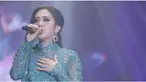 Kiprah Syahrini memang tidak pernah habis-habisnya. Beragam fashion yang dikenakannya menjadi trend tersendiri. Sampai akhirnya Syahrini jadi yang paling fashionable. Seperti apa beritanya, saksikan di Starlite