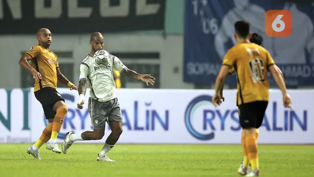 BRI Liga 1 2022/2023: Bhayangkara FC vs Persib Bandung