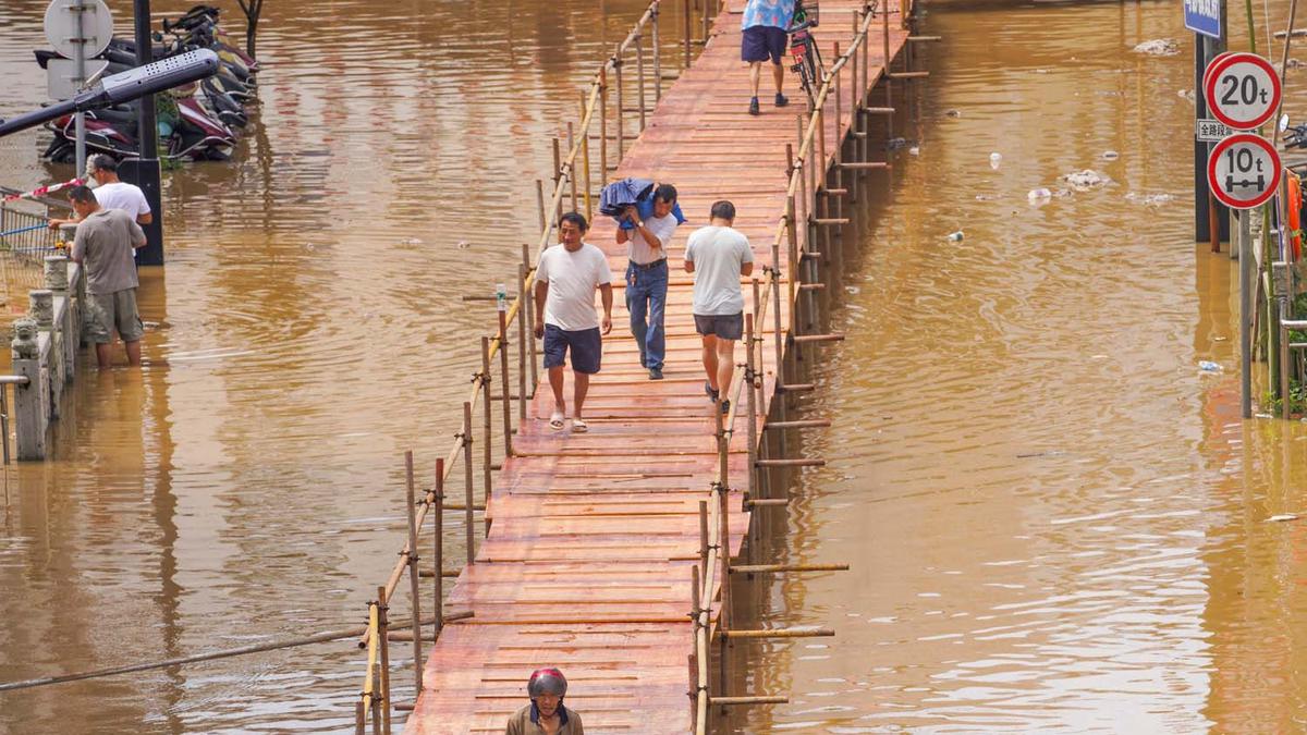 Korban Tewas Akibat Jembatan Ambruk di China Bertambah Menjadi 25 Orang