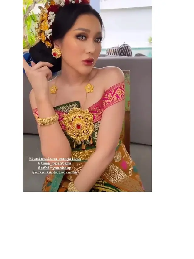 7 Potret Lucinta Luna Tampil dengan Busana Adat Bali, Curi Perhatian