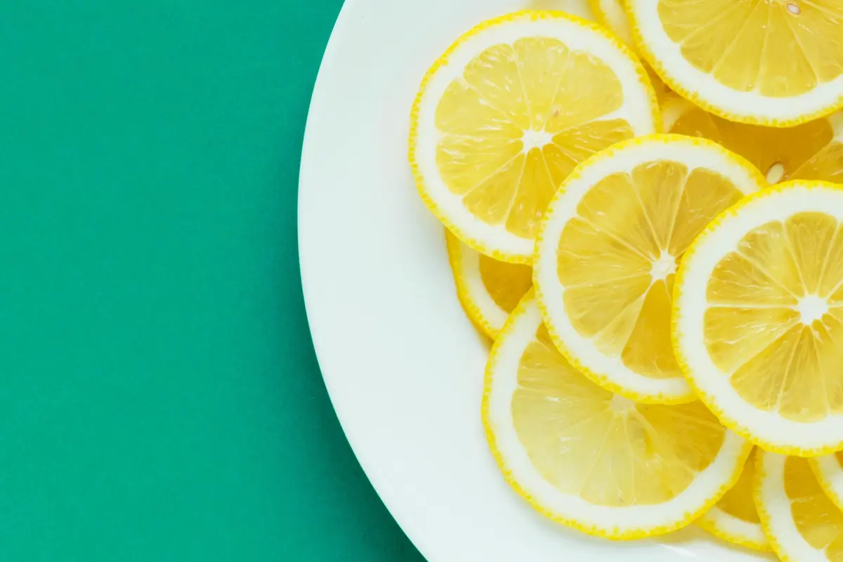 Tak cuma wajah, lemon juga bisa dipakai merawat rambut sampai ketiak
