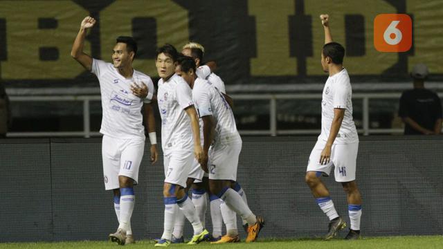 Skuad Arema FC Lakukan Selebrasi