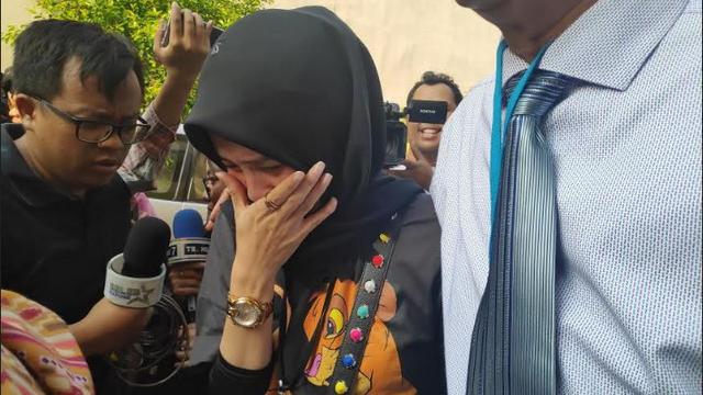 Istri Zul Zivilia (Foto: Surya Hadiansyah)