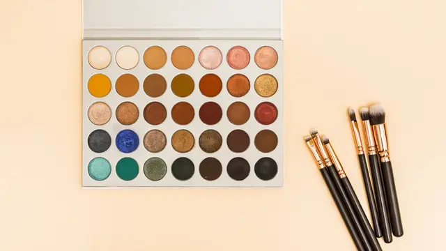 Gunakan brush eyeshadow yang tepat untuk hasil riasan mata anti gagal