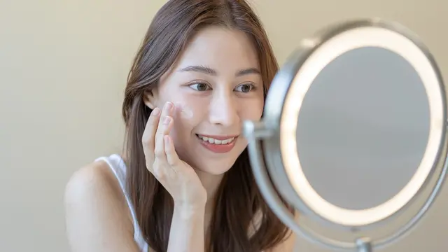 Jangan Asal Pakai, Pemilik Kulit Sensitif Wajib Hindari 4 Kandungan Skincare Ini