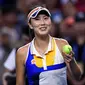 Petenis China Peng Shuai dalam pertandingan tunggal putri melawan Elena Vesnina dari Rusia di turnamen tenis Zhuhai Elite Trophy di Zhuhai, di provinsi Guangdong Tiongkok selatan, 3 November 2017. (STR/AFP)