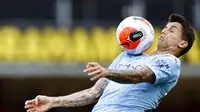 Bek Manchester City, Joao Cancelo, mengontrol bola saat melawan Watford pada laga Premier League di Stadion Vicarage Road, Selasa (22/7/2020). Manchester City menang dengan skor 4-0. (John Sibley/Pool via AP)