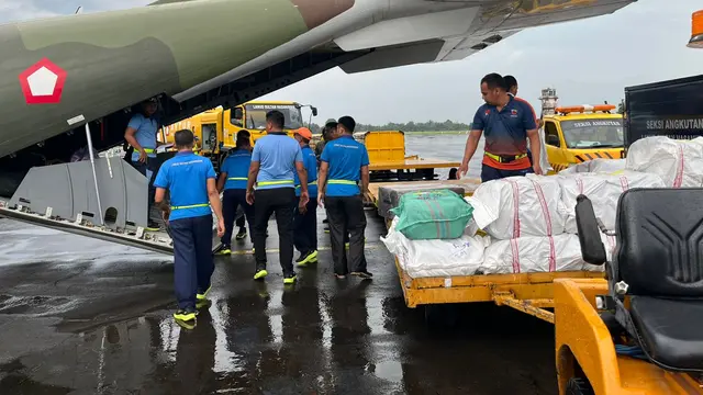 Ransum tempur untuk logistik tim SAR cari korban pesawat jatuh. (Liputan6.com/Fauzan)