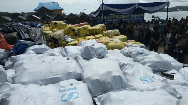 Kapal Pengangkut "Sampah" Asal Timor Leste