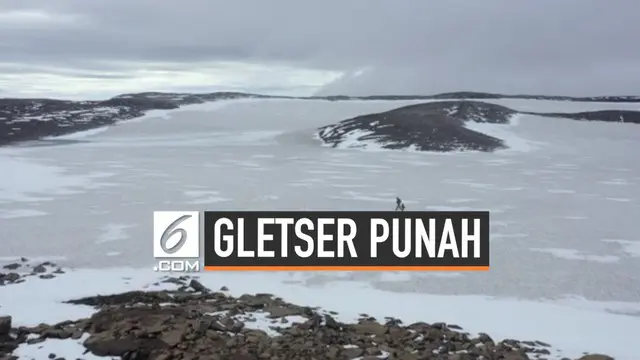 Sebagian orang memperingati hilangnya gletser di Islandia. Diperkirakan 200 tahun lagi seluruh gletser di dunia akan mengalami hal yang sama.