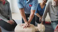 Ilustrasi Foto Pertolongan Resusitasi Jantung Paru atau Cardiopulmonary resuscitation (CPR) (iStockphoto)