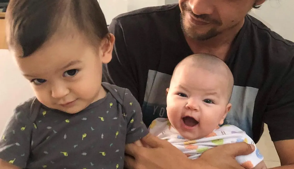 Edward Akbar Bersama Anak (Instagram/edward_akbar)
