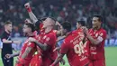 Tambahan tiga angka membuat Persija naik ke posisi ketiga klasemen sementara BRI Super League 2025/2026 dengan 32 poin dari 15 laga. Sedangkan, Bhayangkara FC tertahan di peringkat 10. Tampak dalam foto, pemain Persija merayakan gol yang dicetak Allano Brendon De Souza Lima (Allano) saat menjamu Bhayangkara FC pada lanjutan BRI Super League 2025/2026 di Stadion Utama Gelora Bung Karno (SUGBK), Jakarta, Senin (29/12/2025). (Bola.com/M Iqbal Ichsan)