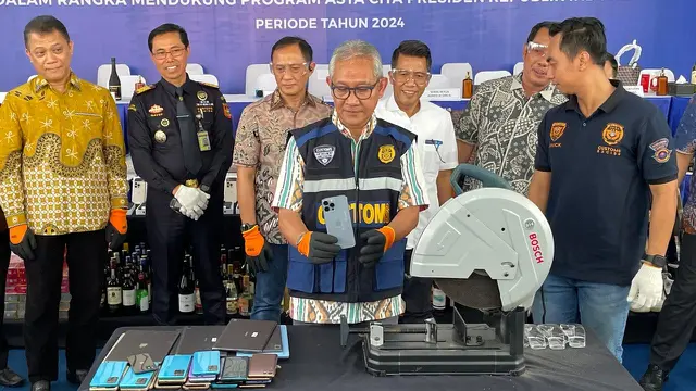 Direktur Jenderal Bea dan Cukai Askolani menjelaskan total ada 289 unit handphone, komputer genggam, dan tablet (HKT) senilai Rp 867 juta yang disita selama periode 4 hingga 27 November 2024.
