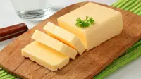 Untuk menambah rasa dan aroma, biasanya para ibu menggunakan margarin dibanding minyak goreng. Jangan panas-panas ya