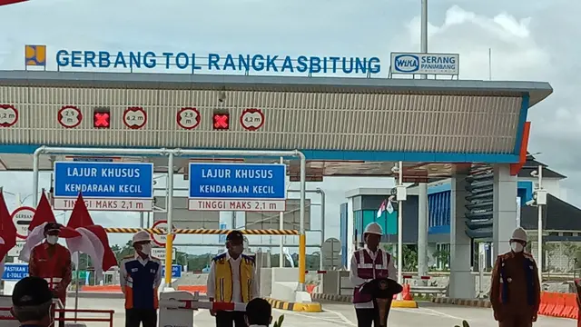 Presiden Joko Widodo (Jokowi) meresmikan Jalan Tol Serang-Panimbang Seksi 1 ruas Serang-Rangkasbitung