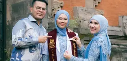 Irish Bella saat Hadiri Wisuda Putri Sambung yang resmi jadi dokter. [@_irishbella_]