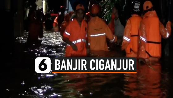 VIDEO: Tanah Longsor dan Banjir Ciganjur 1 Tewas Ratusan Orang Dievakuasi
