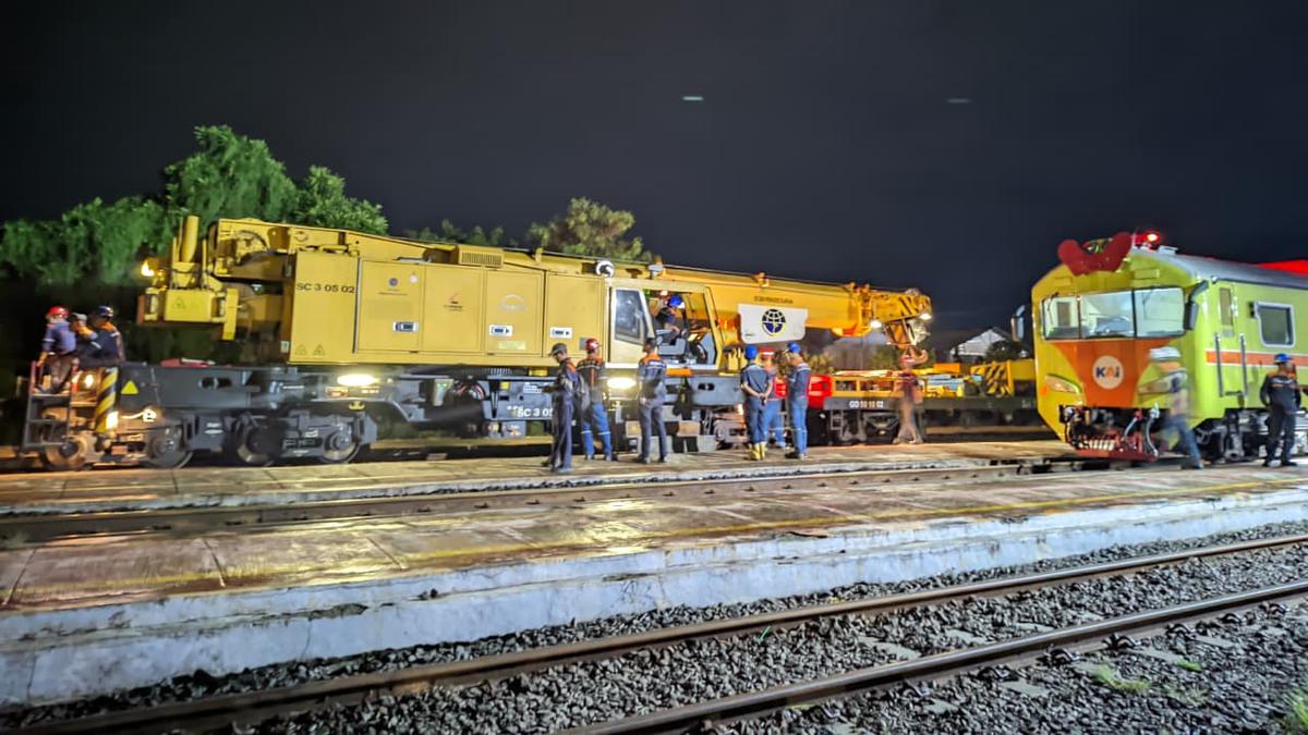 Evakuasi Kereta Purwojaya Selesai, Jalur KA Kedunggedeh Bekasi Sudah Dapat Dilalui Normal Dua Arah