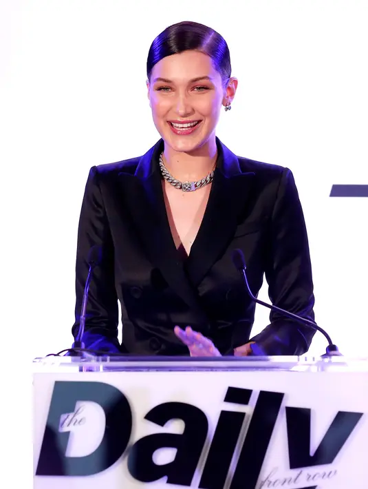 "Aku cinta keluarga, ayahku seperti sahabatku, ibuku seperti malaikatku, Gigi bagaikan sahabat karib untukku, dia sangat perhatian dan penyayang" ungkap Bella. (AFP/Bintang.com)