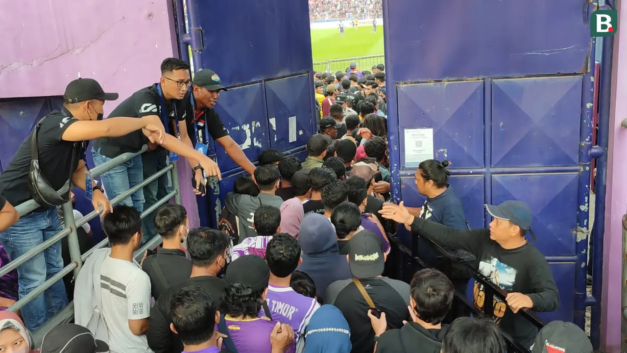 Keramaian Penonton Persik vs Bhayangkara FC di BRI Liga 1