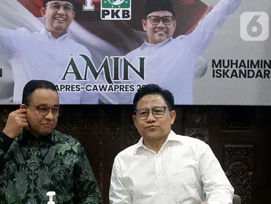 Bakal calon presiden (Bacapres) Anies Baswedan (kiri) bersama bakal calon wakil presiden (Bacawapres) sekaligus Ketua Umum Partai Kebangkitan Bangsa (PKB) Muhaimin Iskandar atau Cak Imin di Kantor DPP PKB, Cikini, Jakarta Pusat, Senin (11/9/2023). Kedatangan Anies ke Kantor DPP PKB dalam rangka melaksanakan rapat pemenangan. (merdeka.com/Arie Basuki)