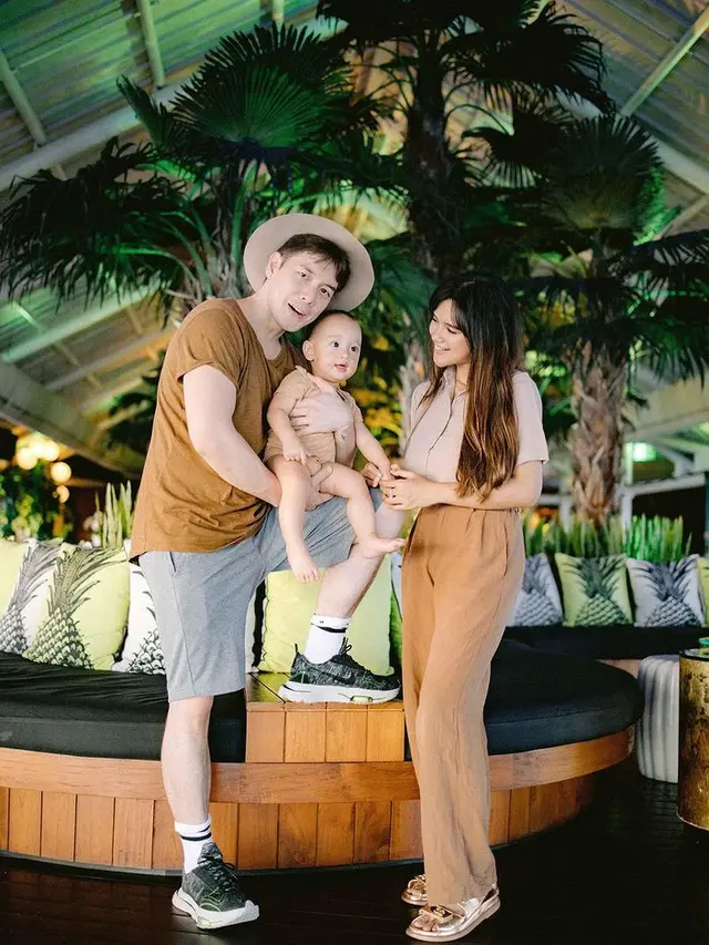 6 Potret Gaya Kompak Audi Marissa dan Anthony Xie Ajak Baby Anzel Liburan ke Bali