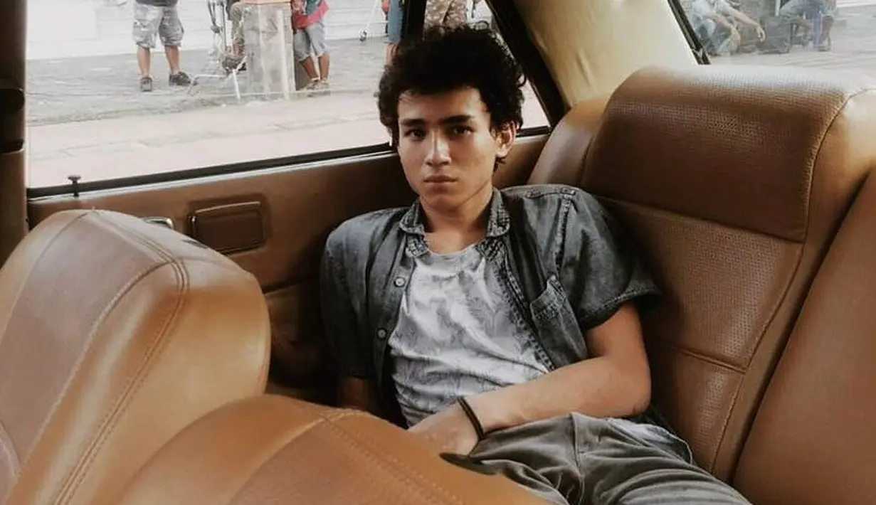 Lelaki kelahiran 20 Juli 1999 ini ternyata anak dari Erwin Parengkuan yang merupakan presenter kondang Indonesia. Dan sepertinya bakat seni Giulio ini menurun dari sang ayah. (Instagram/giulioparengkuan)
