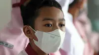 Bila dibandingkan dengan data periode Maret-Juli 2022, tercatat adanya peningkatan jumlah kunjungan pasien ISPA dan pneumonia sebesar 20-30 persen pada tahun ini untuk periode yang sama. (merdeka.com/Imam Buhori)