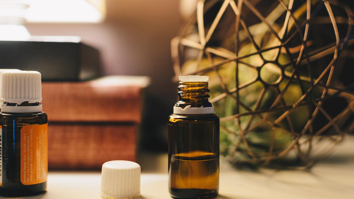 Rahasia Bulu Mata Lebat dan Sehat: Tips &amp; Manfaat Castor Oil yang Perlu Kamu Tahu