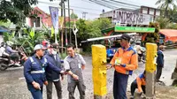 PT KAI Daop 1 Jakarta memutuskan menutup perlintasan tidak resmi atau liar di Jalan, Rawa Indah, Bojong Pondok Terong, Cipayung, Depok. (Merdeka.com/Bachtiarudin Alam)