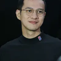 "Saya tanya sebelumnya ke bapak Rocky, beliau kasih saya kebebasan untuk membuat sesuatu yang serealistis mungkin," lanjutnya. (Adrian Putra/Bintang.com)