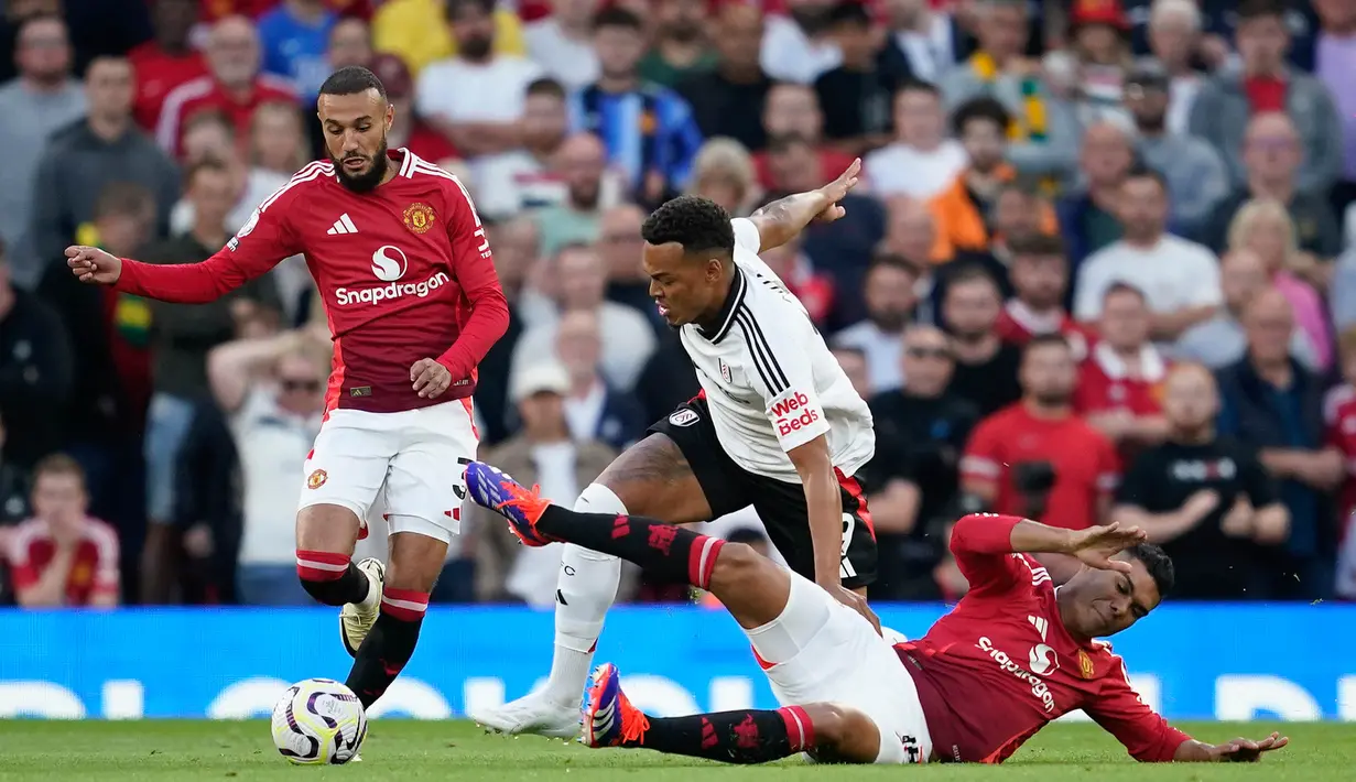 Berlaga di Old Trafford, The Red Devils berhasil menaklukkan Fulham 1-0. (AP Photo/Dave Thompson)
