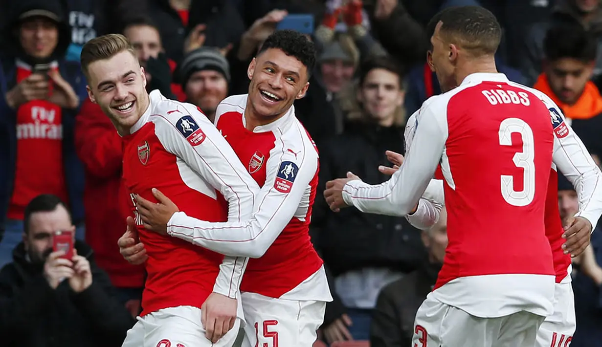 Para pemain Arsenal merayakan gol yang dicetak Calum Chambers ke gawang Burnley. Ini merupakan gol perdana Chambers untuk The Gunners. (Reuters/Eddie Keogh)