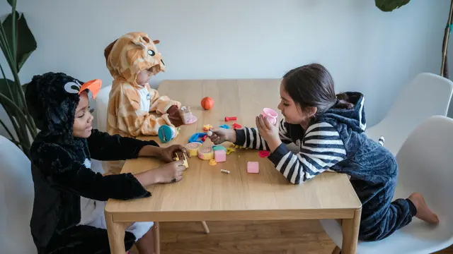 Bermain Peran dengan Kostum Sederhana