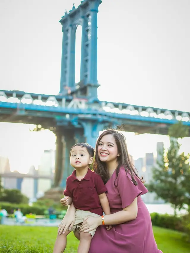 Jadi Ibu, Ini Potret 6 Mantan Penyanyi Cilik Era 90-an saat Momong Anak
