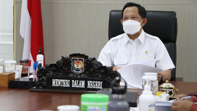 Mendagri Terbitkan 3 Instruksi Perpanjangan PPKM Level 4 - Vimarsana News