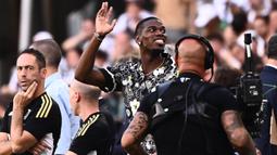 Laga antara Juventus kontra AS Roma di pekan ke-3 juga dihadiri oleh Paul Pogba yang tengah menjalani pemulihan akibat cedera yang didapat saat melakukan tur pramusim di Amerika Serikat. Gelandang Juventus ini diprediksi akan pulih lebih cepat dari yang diperkirakan. (AFP/Marco Bertorello)