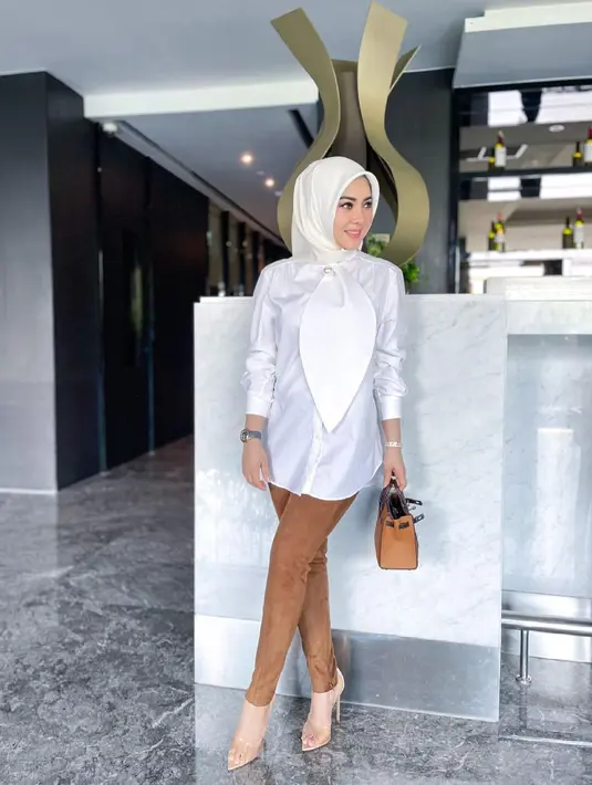 Dalam tayangan channel Youtube CumiCumi, Syahrini menceritakan tentang kehidupannya setelah menikah. Seperti dilihat, bahwa Syahrini sudah semakin jarang muncul di berbagai acara yang berkaitan dengan dunia hiburan. (Instagram/princessyahrini)