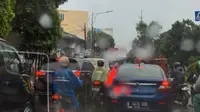 Kemacetan lalu lintas Jakarta setelah diguyur hujan sejak Kamis pagi.(Merdeka.com)