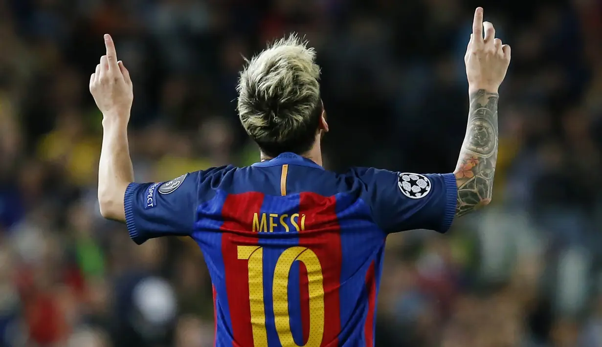 Bintang Barcelona, Lionel Messi, merayakan gol yang dicetaknya ke gawang Manchester City pada babak grup Liga Champions di Stadion Camp Nou, Barcelona, Rabu (19/10/2016). (AFP/Pau Barrena)