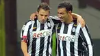 Alessandro Del Piero (kiri) dan Fabio Quagliarella, dua pencetak gol kemenangan Juventus atas AC Milan pada partai lanjutan Serie A di San Siro, 30 Oktober 2010. AFP PHOTO/GIUSEPPE CACACE