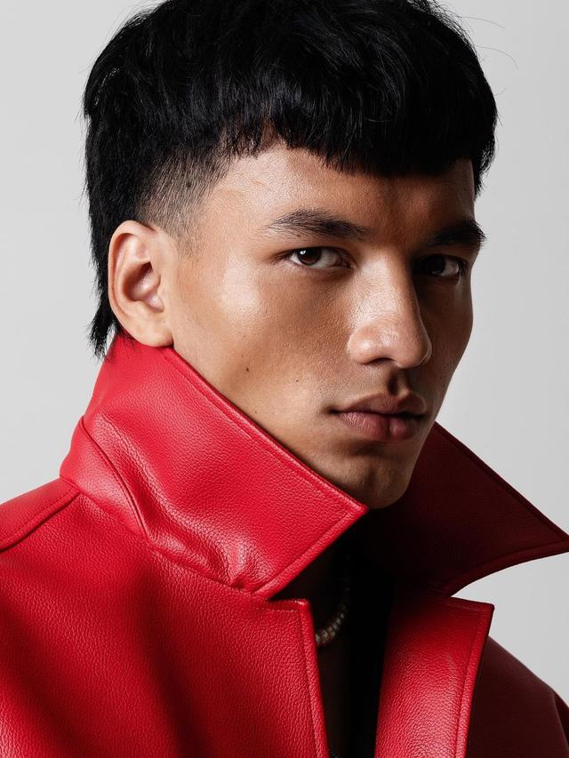 5 Gaya Pemotretan Jefri Nichol Pamer Perut Six Pack, Curi Perhatian