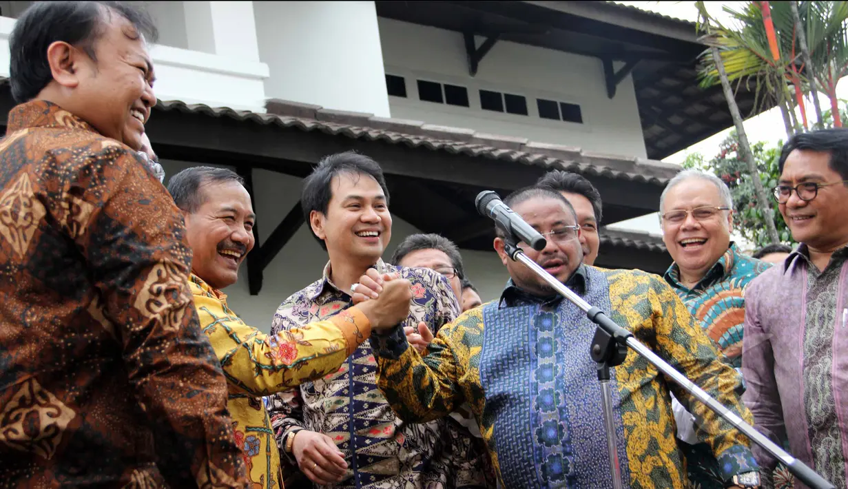 Wakapolri Badrodin Haiti menggelar konferensi pers usai didatangi Komisi III DPR RI, Jakarta, Rabu (15/4/2015). (Liputan6.com/Helmi Afandi)